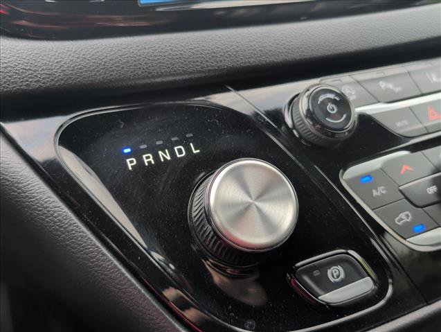 Used 2025 Chrysler Pacifica Select FWD image 16