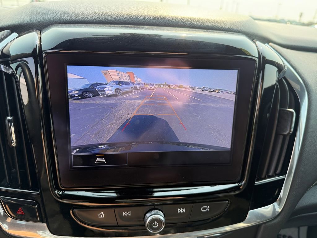 Used 2023 Chevrolet Traverse LT image 17