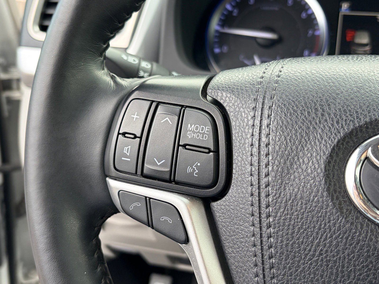 Used 2019 Toyota Highlander Limited image 22