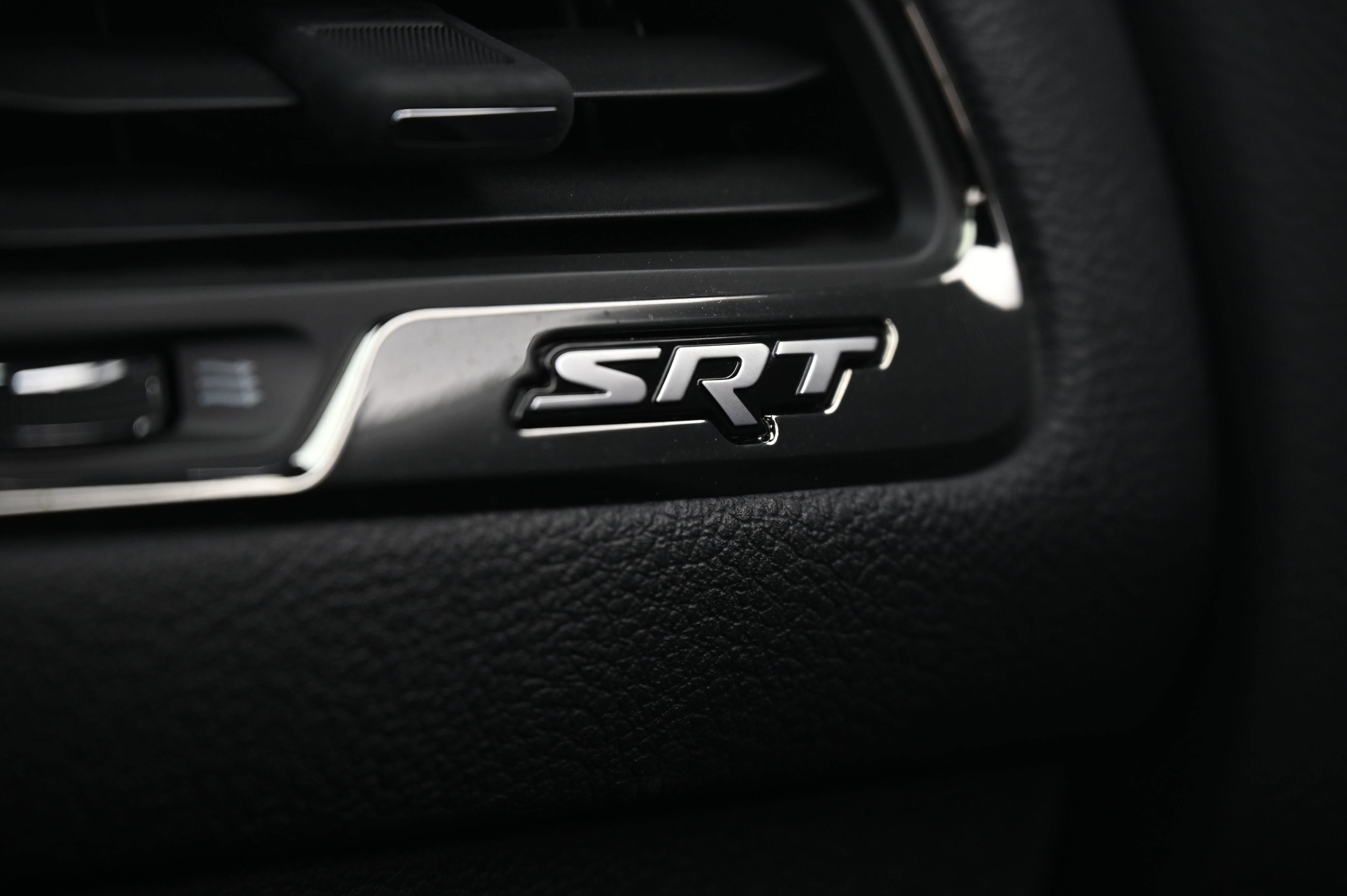 Used 2015 Dodge Challenger SRT Hellcat image 30