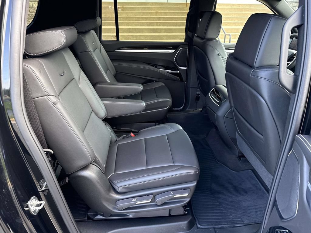 Used 2026 Cadillac Escalade ESV 4WD image 11