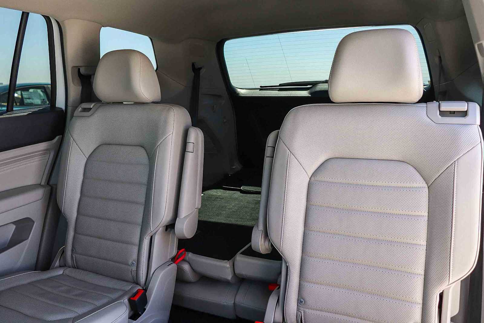 Used 2021 Volkswagen Atlas SEL Premium image 19