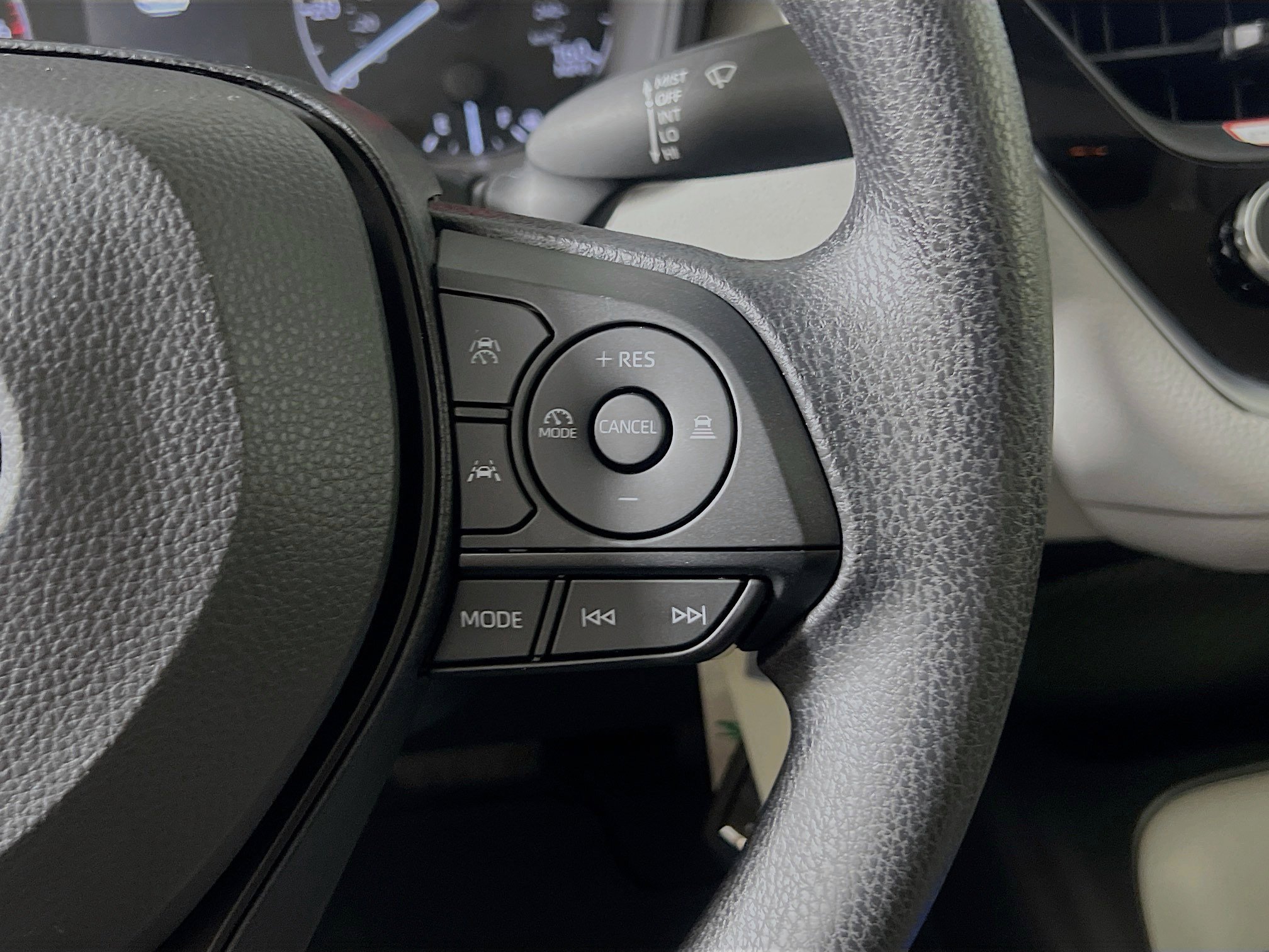 Used 2025 Toyota Corolla LE image 20