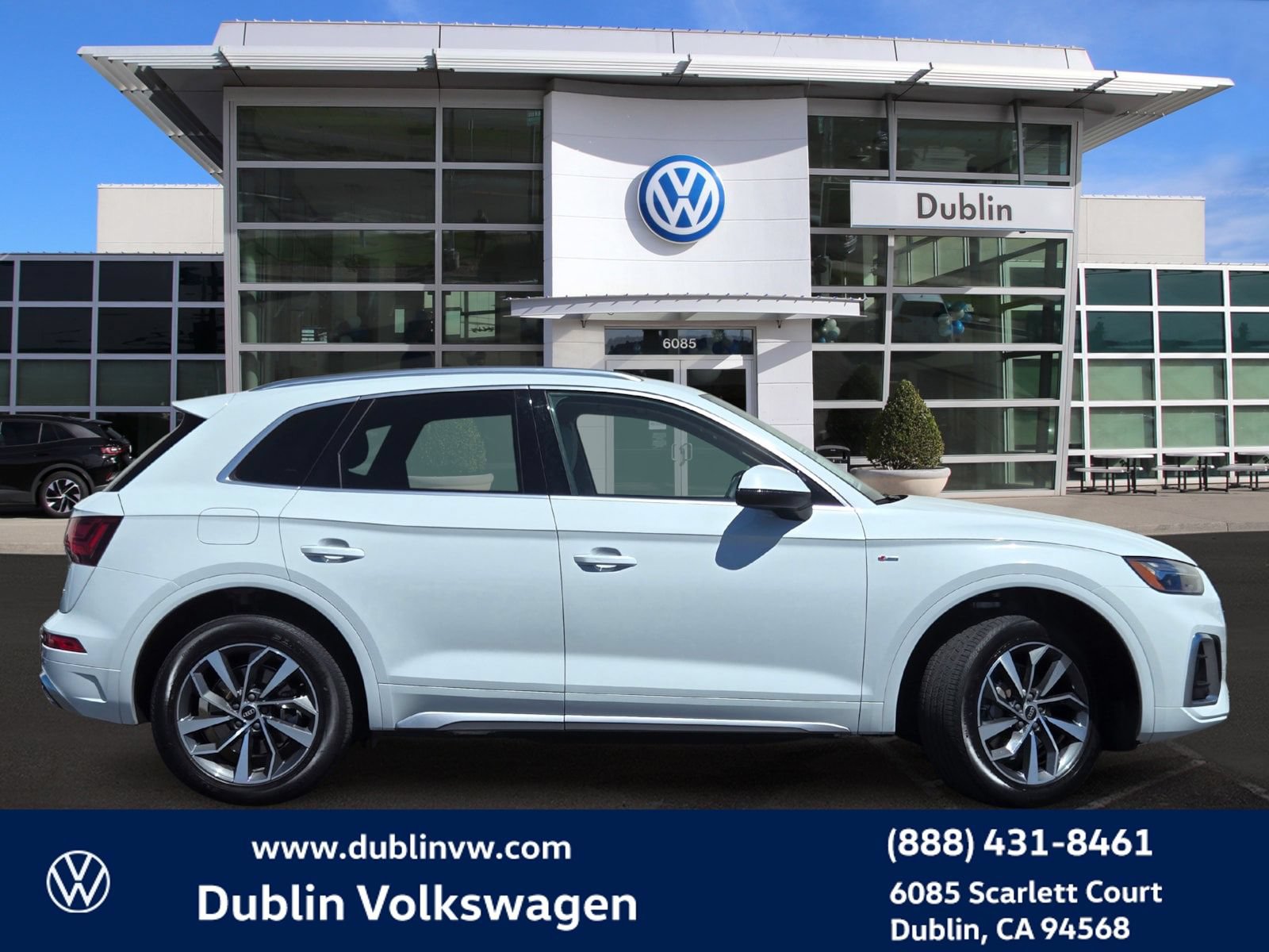 Used 2023 Audi Q5 2.0T Premium w/ Convenience Package AWD/4WD image 3