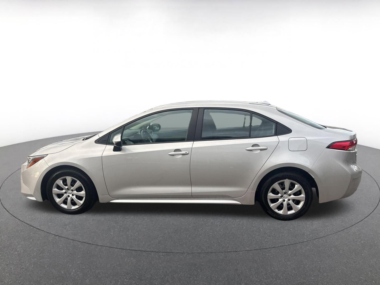 Used 2025 Toyota Corolla LE image 10
