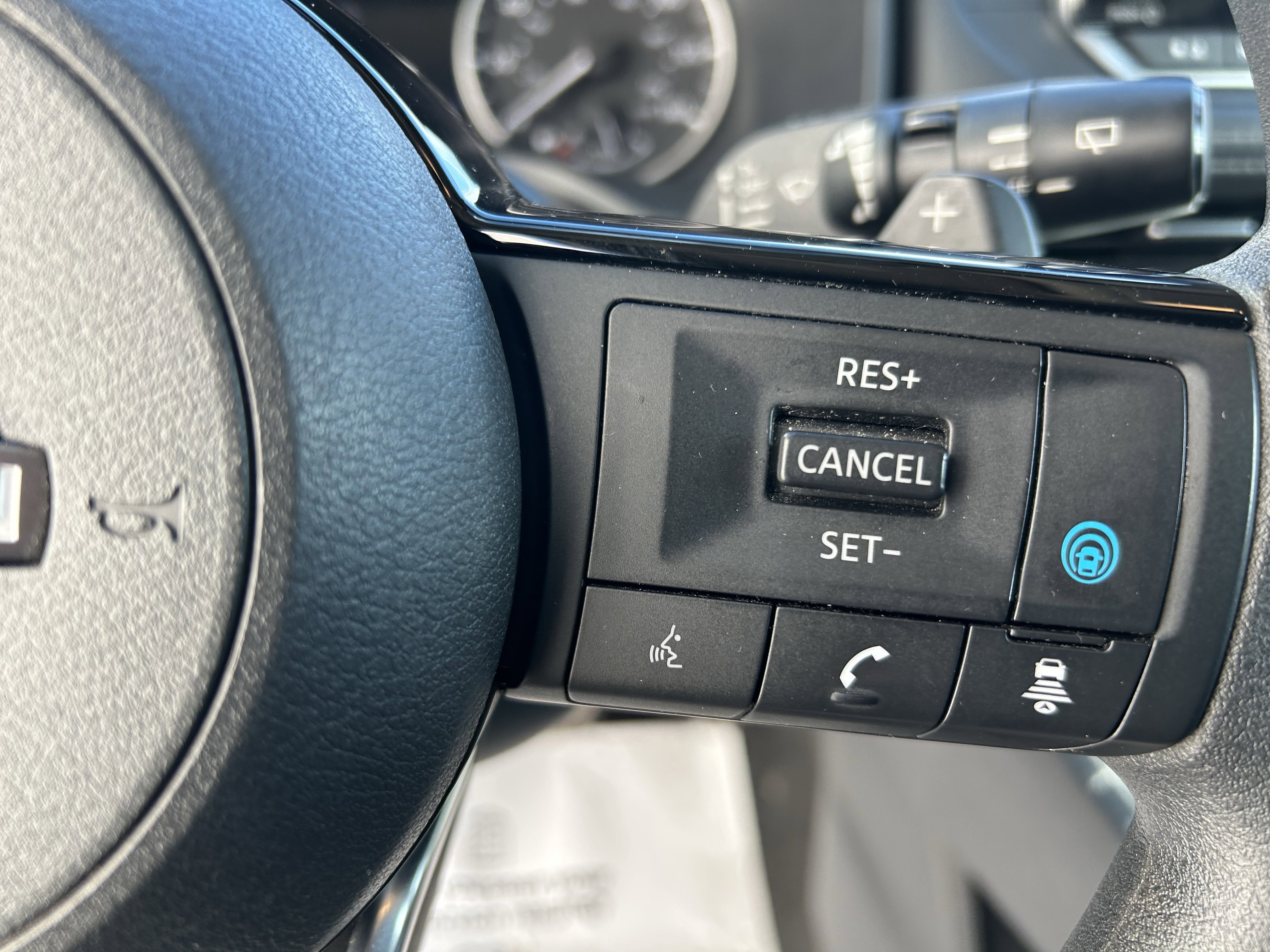 Used 2023 Nissan Rogue SV image 25