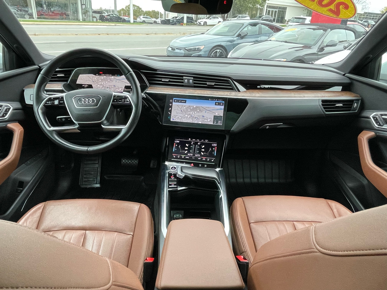 Used 2023 Audi e-tron Premium Plus w/ Premium Plus Package image 34