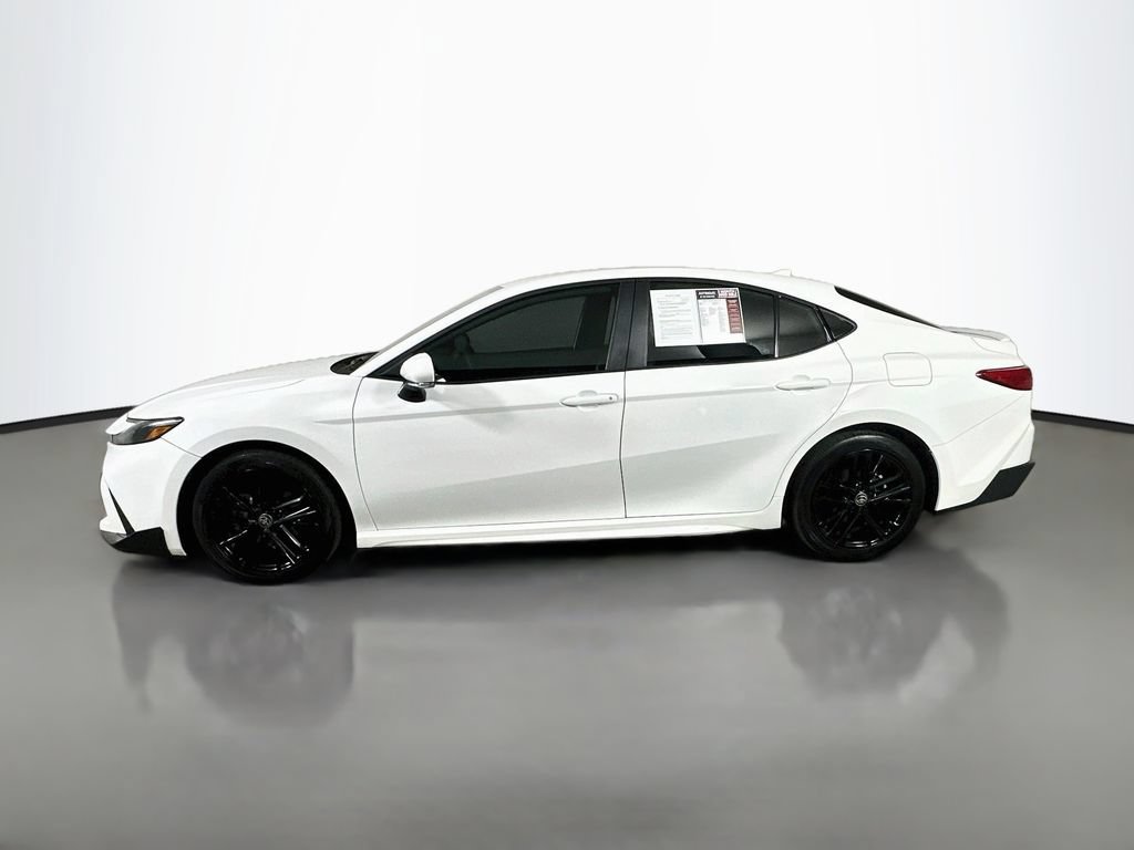 Used 2026 Toyota Camry SE FWD image 5