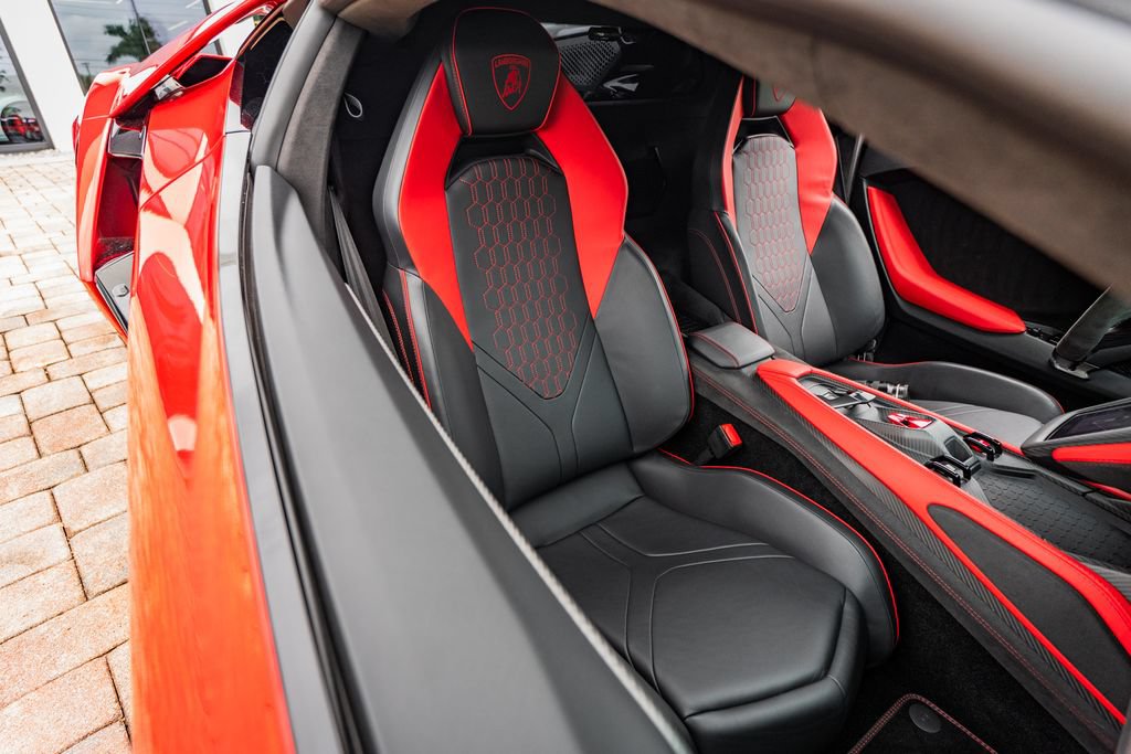 Used 2025 Lamborghini Revuelto AWD/4WD image 32