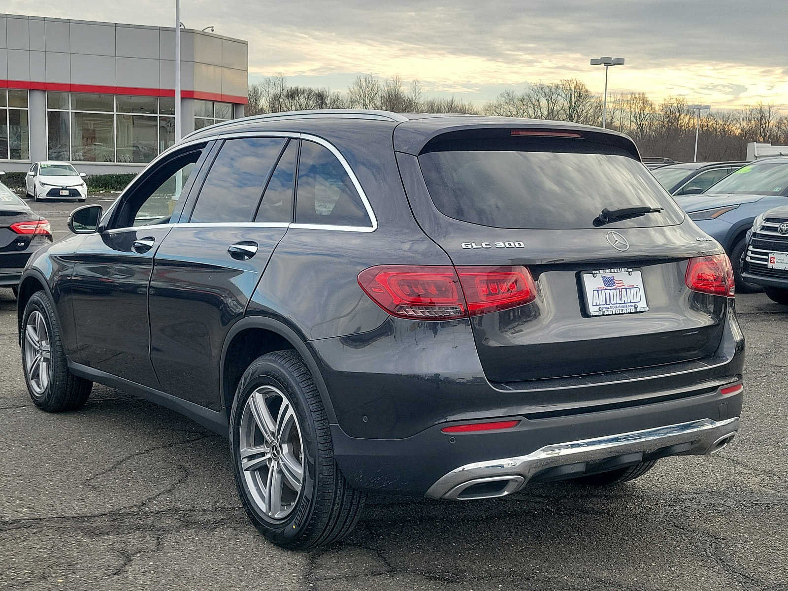 Used 2022 Mercedes-Benz GLC 300 4MATIC image 4