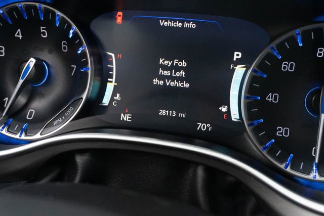 Used 2025 Chrysler Pacifica Select FWD image 27