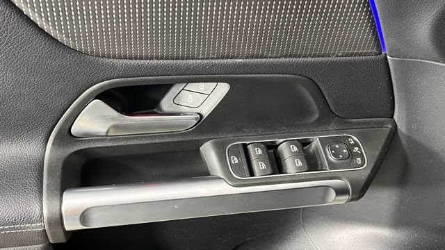 Used 2022 Mercedes-Benz GLB 250 image 18