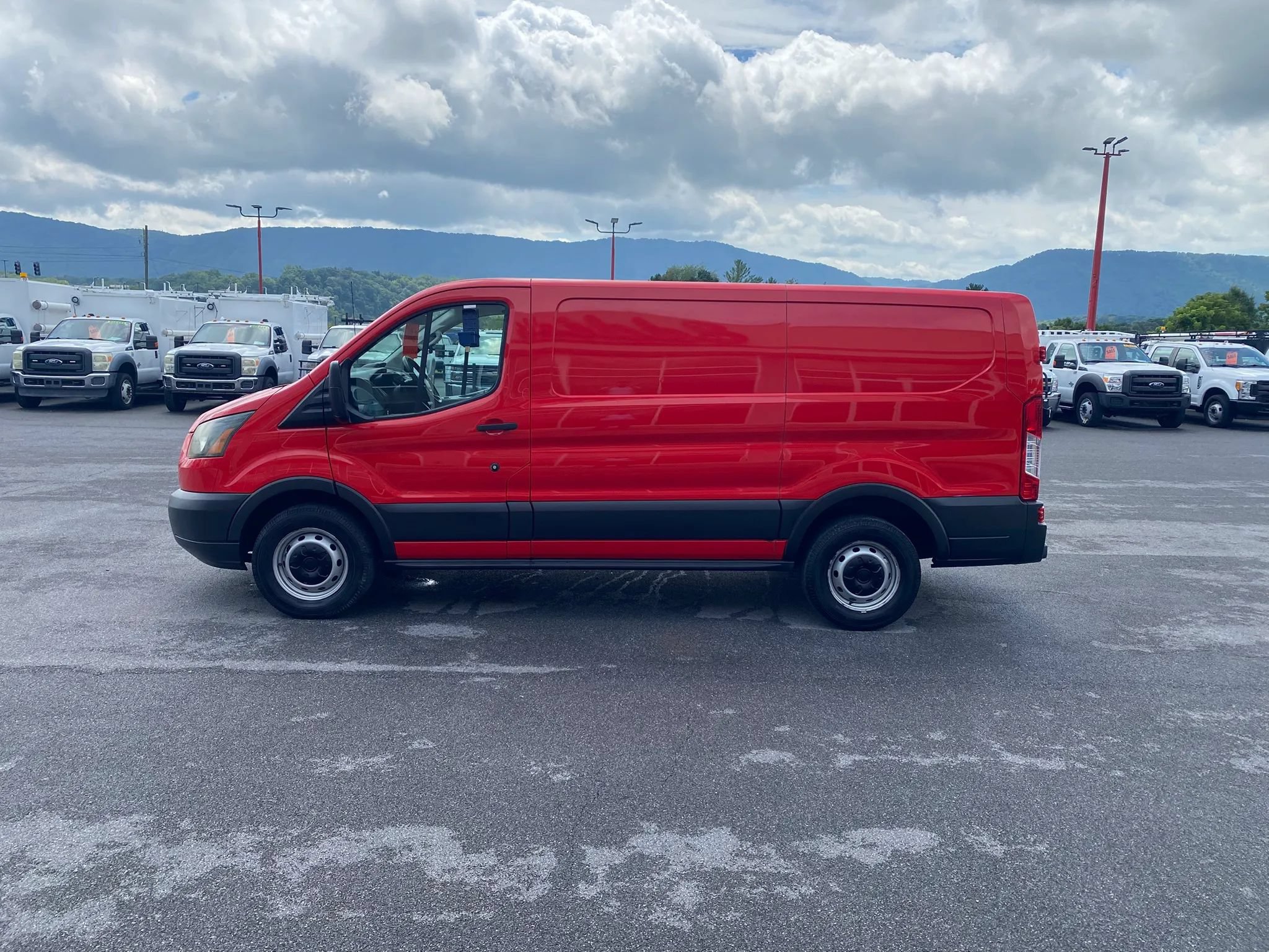Used 2016 Ford Transit 150 130 Low Roof RWD image 5
