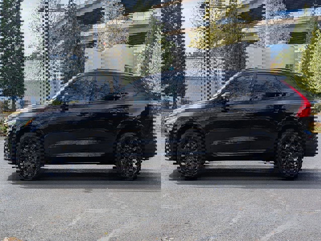 Used 2024 Volvo XC60 T8 Ultimate w/ Protection Package Premier image 4