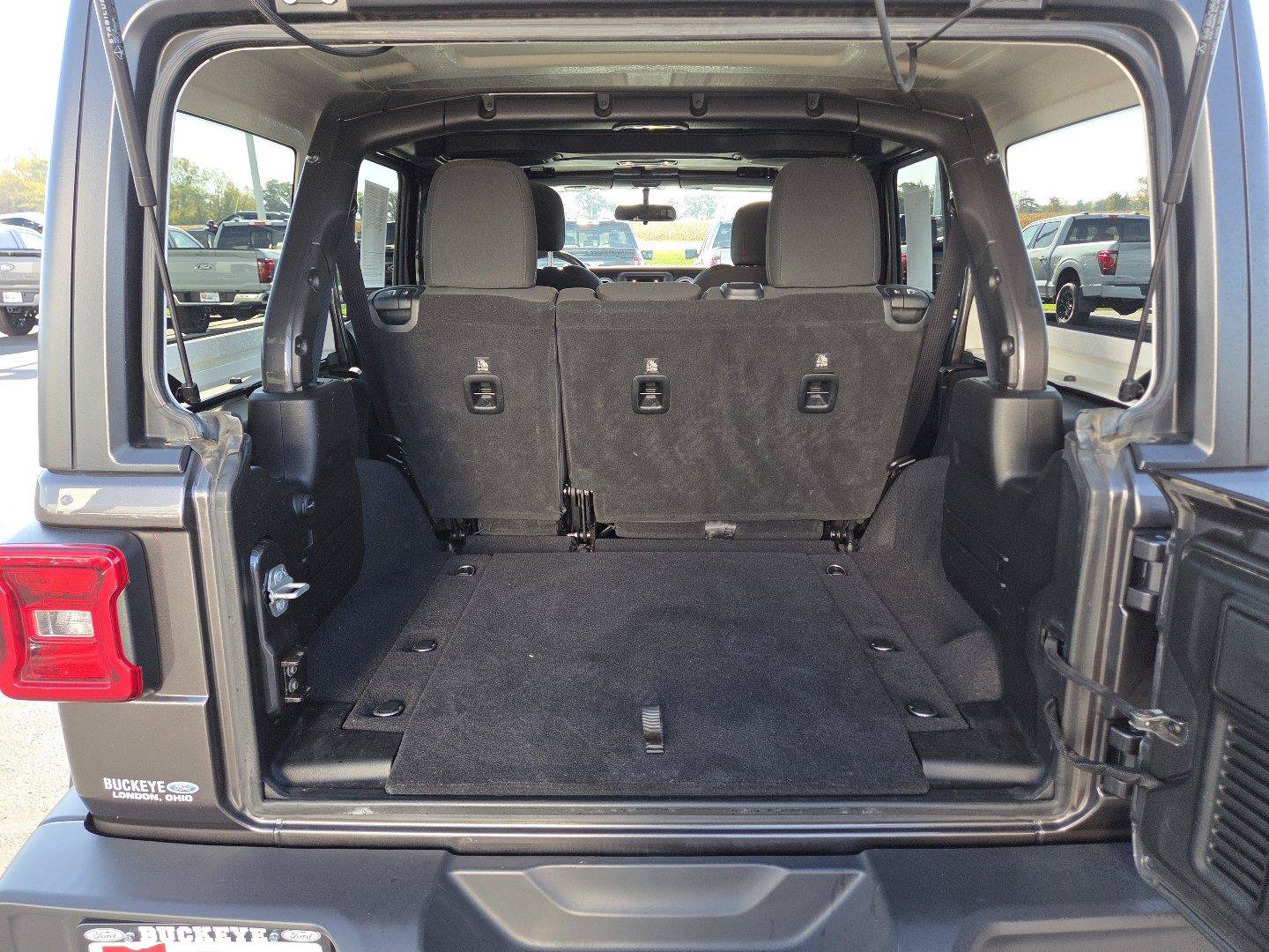 Used 2019 Jeep Wrangler Unlimited Sahara w/ Cold Weather Group AWD/4WD image 11