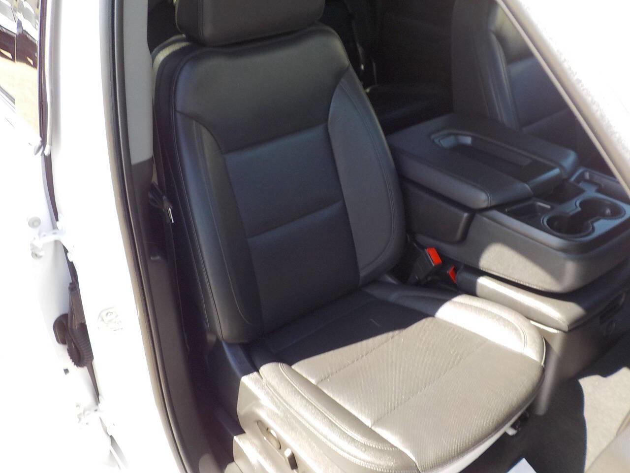 Used 2025 GMC Sierra 1500 SLT AWD/4WD image 25