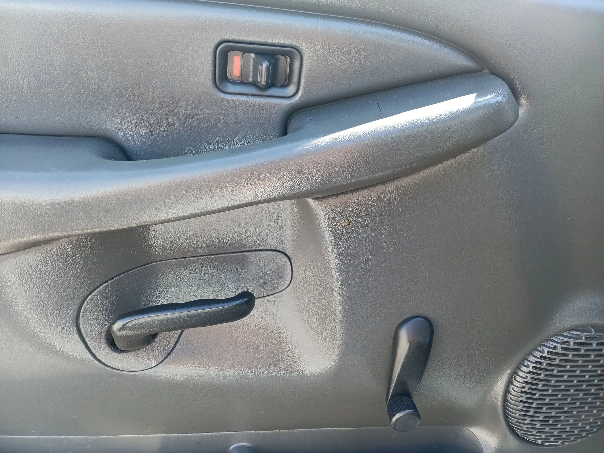 Used 2006 Chevrolet Silverado 3500 4x4 Regular Cab w/ Heavy-Duty Power Package image 17