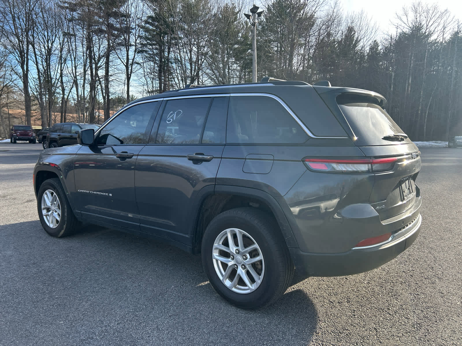 Used 2023 Jeep Grand Cherokee Laredo X image 4