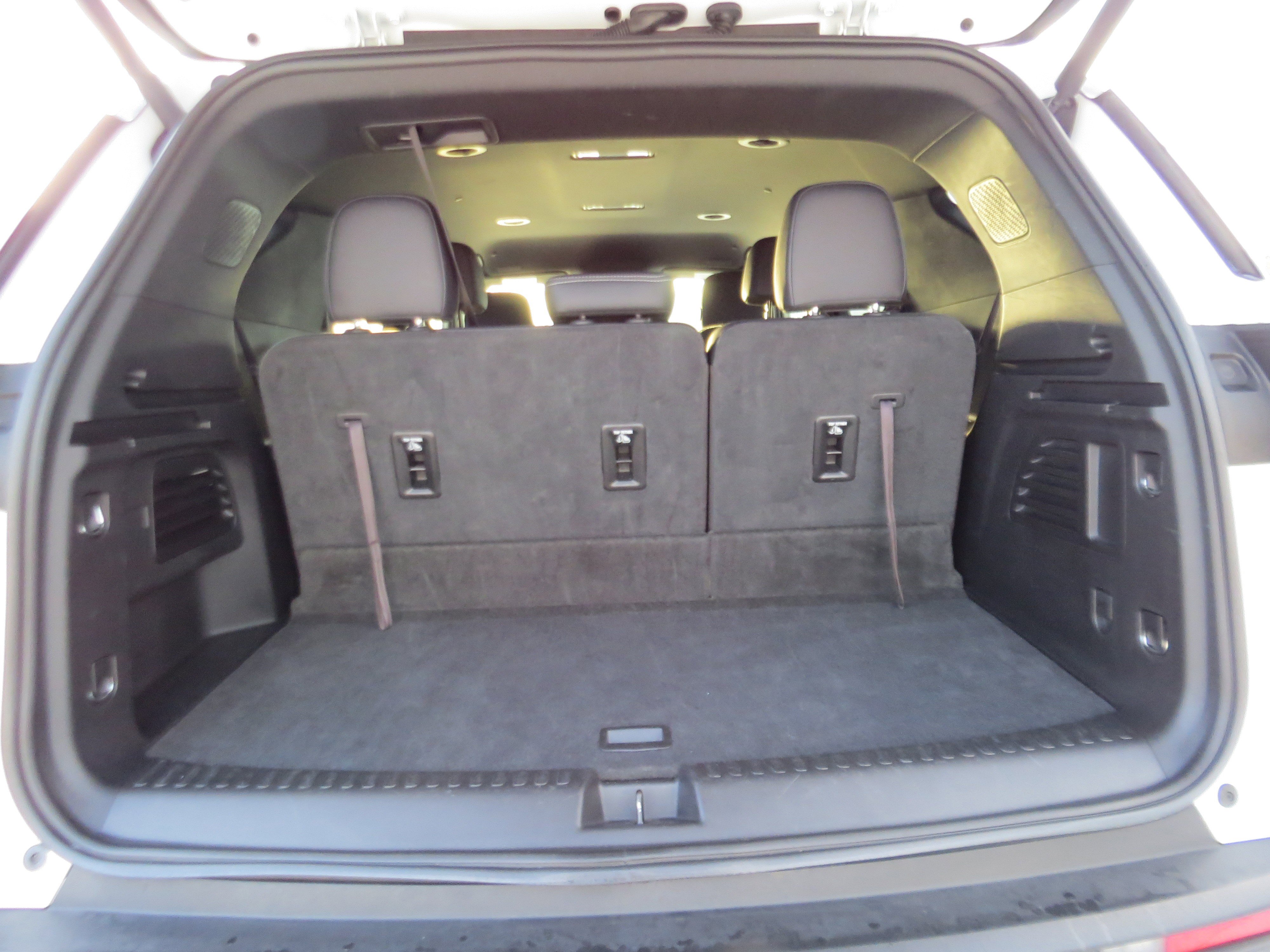 Used 2025 Chevrolet Traverse LT image 11