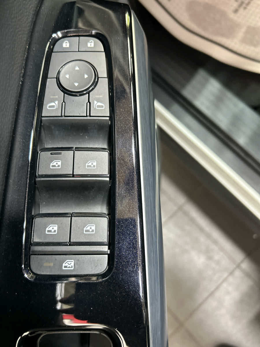 Used 2024 Nissan Pathfinder SL AWD/4WD image 25