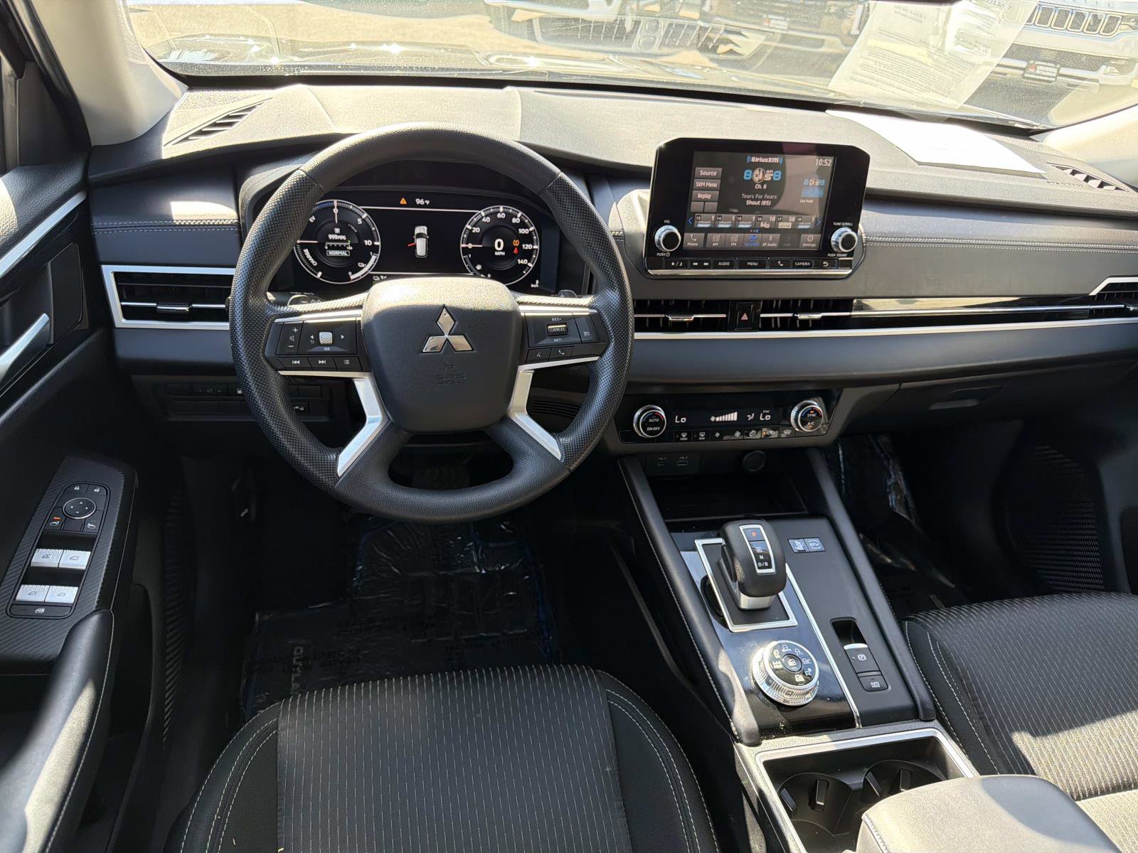 Used 2023 Mitsubishi Outlander ES image 7