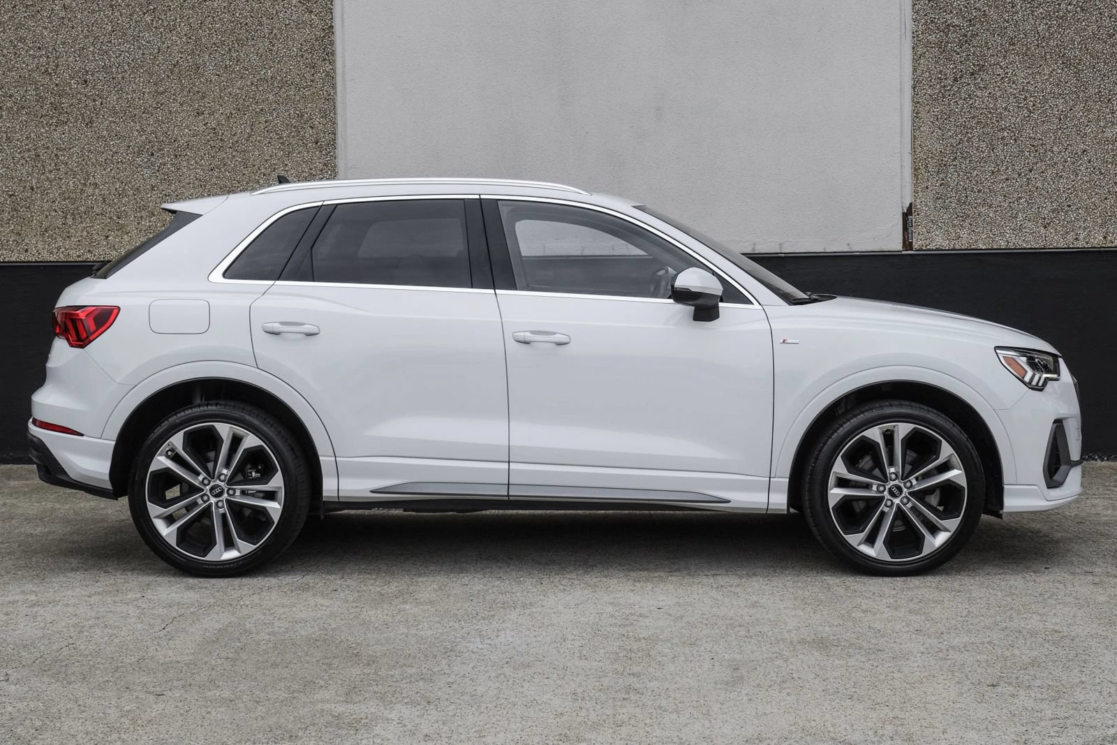 Used 2020 Audi Q3 2.0T Premium Plus w/ Premium Plus Package AWD/4WD image 8