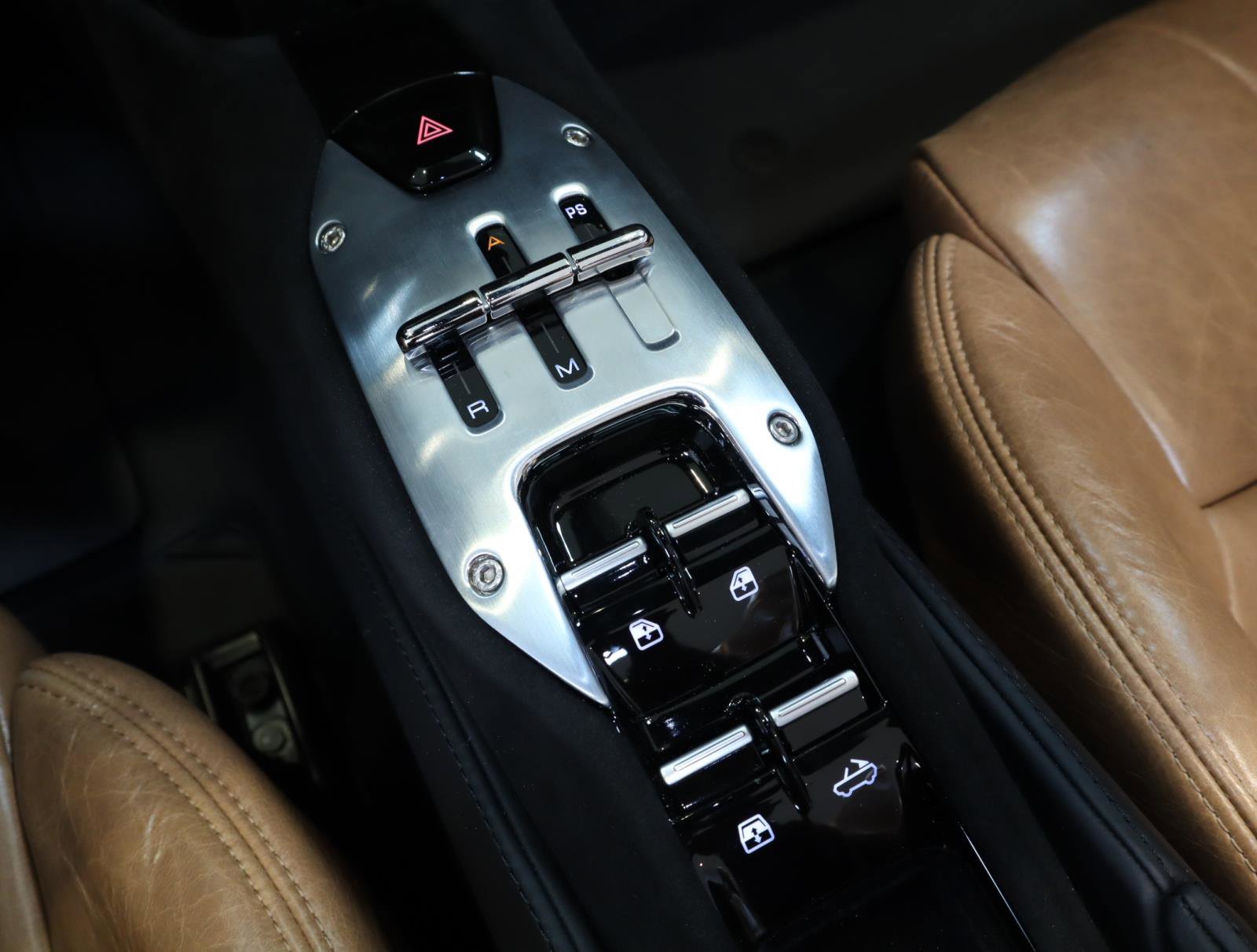 Used 2022 Ferrari SF90 Spider image 31