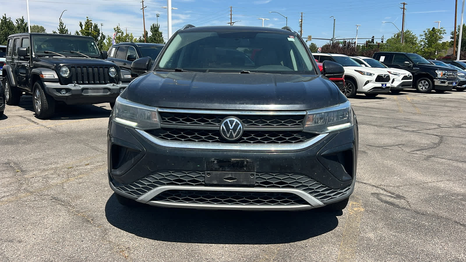 Used 2022 Volkswagen Taos SE AWD/4WD image 2