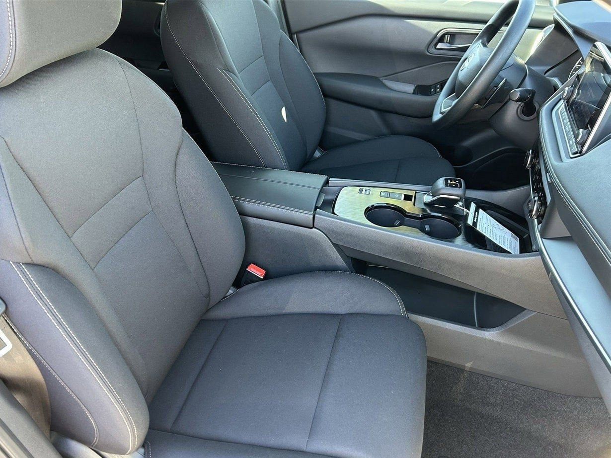 New 2026 Nissan Rogue S image 13