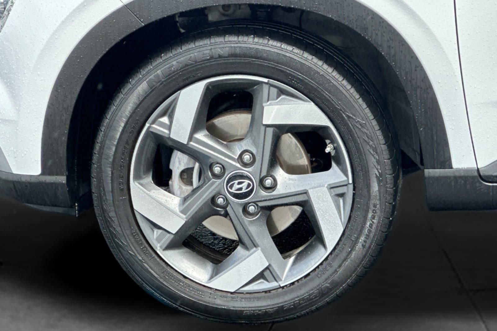 Used 2025 Hyundai Venue SEL image 26