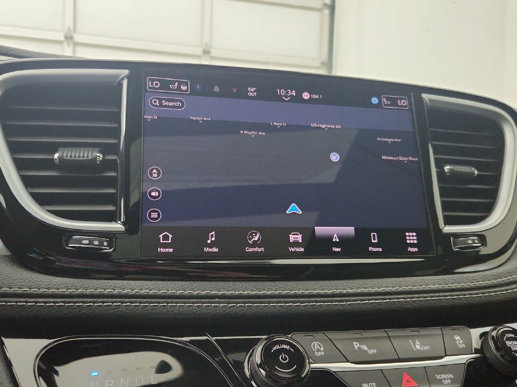 Certified 2025 Chrysler Pacifica Limited FWD image 29