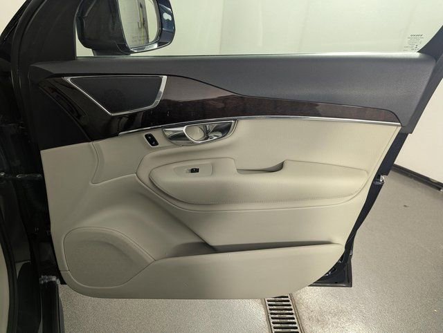 Used 2016 Volvo XC90 T6 Momentum w/ Momentum Plus Package image 29
