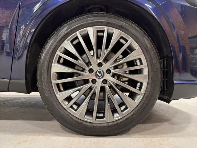 Used 2023 Lexus RX 350 AWD w/ Accessory Package image 35
