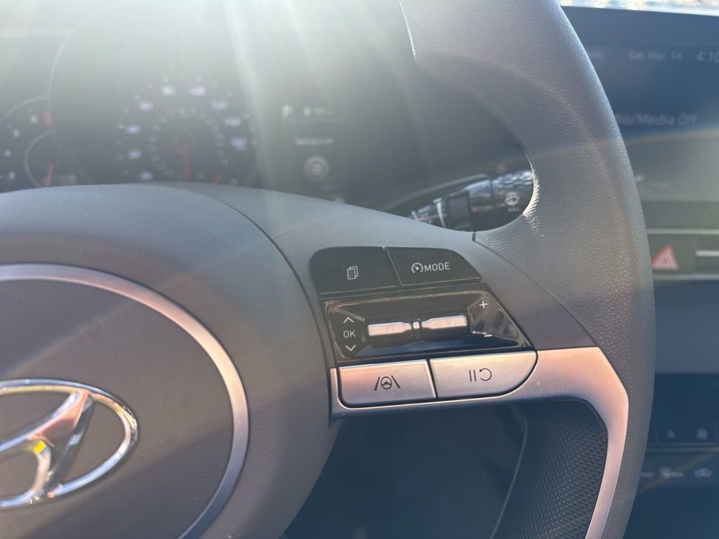 Used 2023 Hyundai Elantra SEL image 19