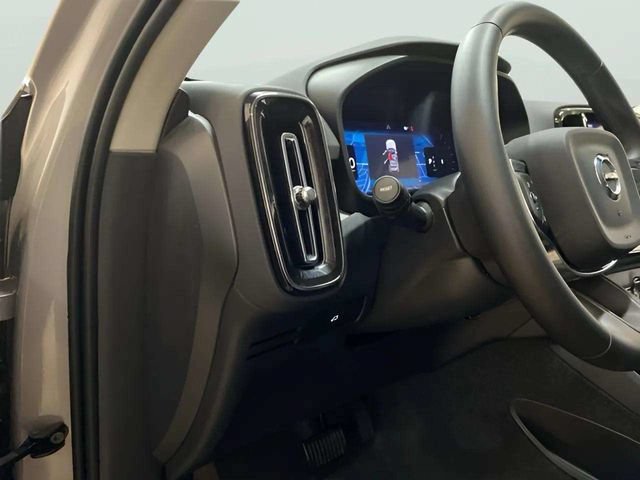 Used 2025 Volvo XC40 B5 Plus AWD/4WD image 17