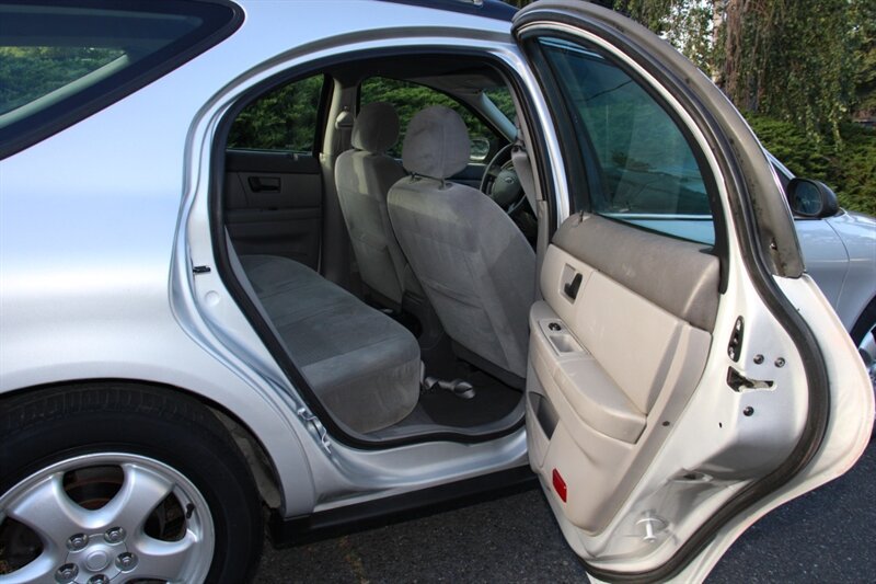 Used 2005 Ford Taurus SE FWD image 6