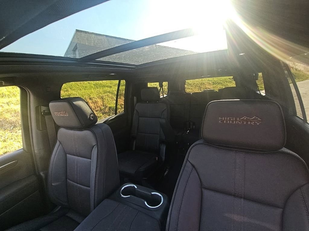 New 2026 Chevrolet Suburban High Country AWD/4WD image 17