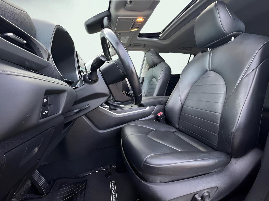 Used 2020 Toyota Highlander XLE image 16