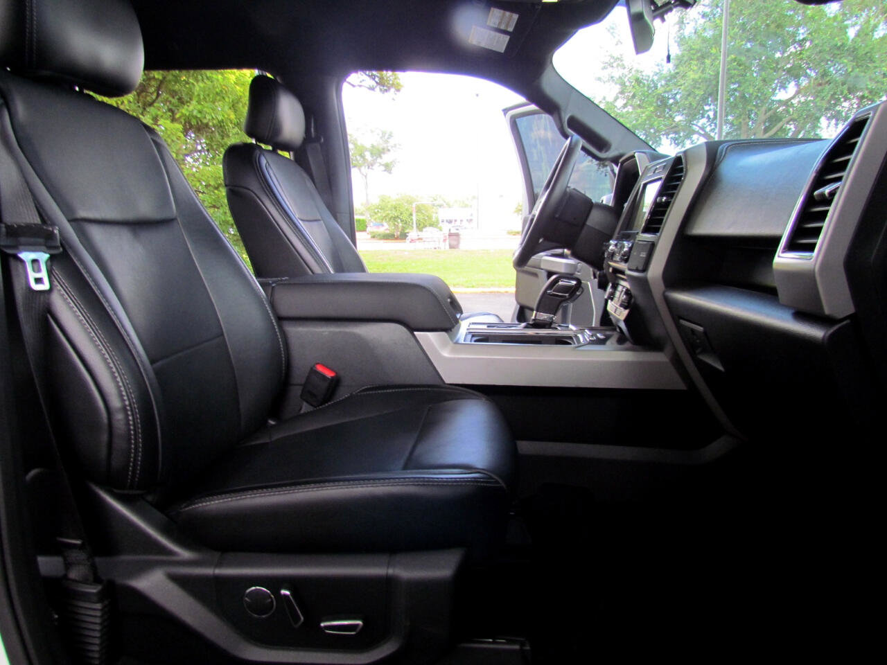 Used 2017 Ford F150 Lariat image 22