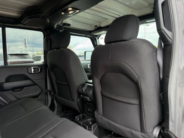 Used 2023 Jeep Wrangler Unlimited Sahara w/ Cold Weather Group AWD/4WD image 18