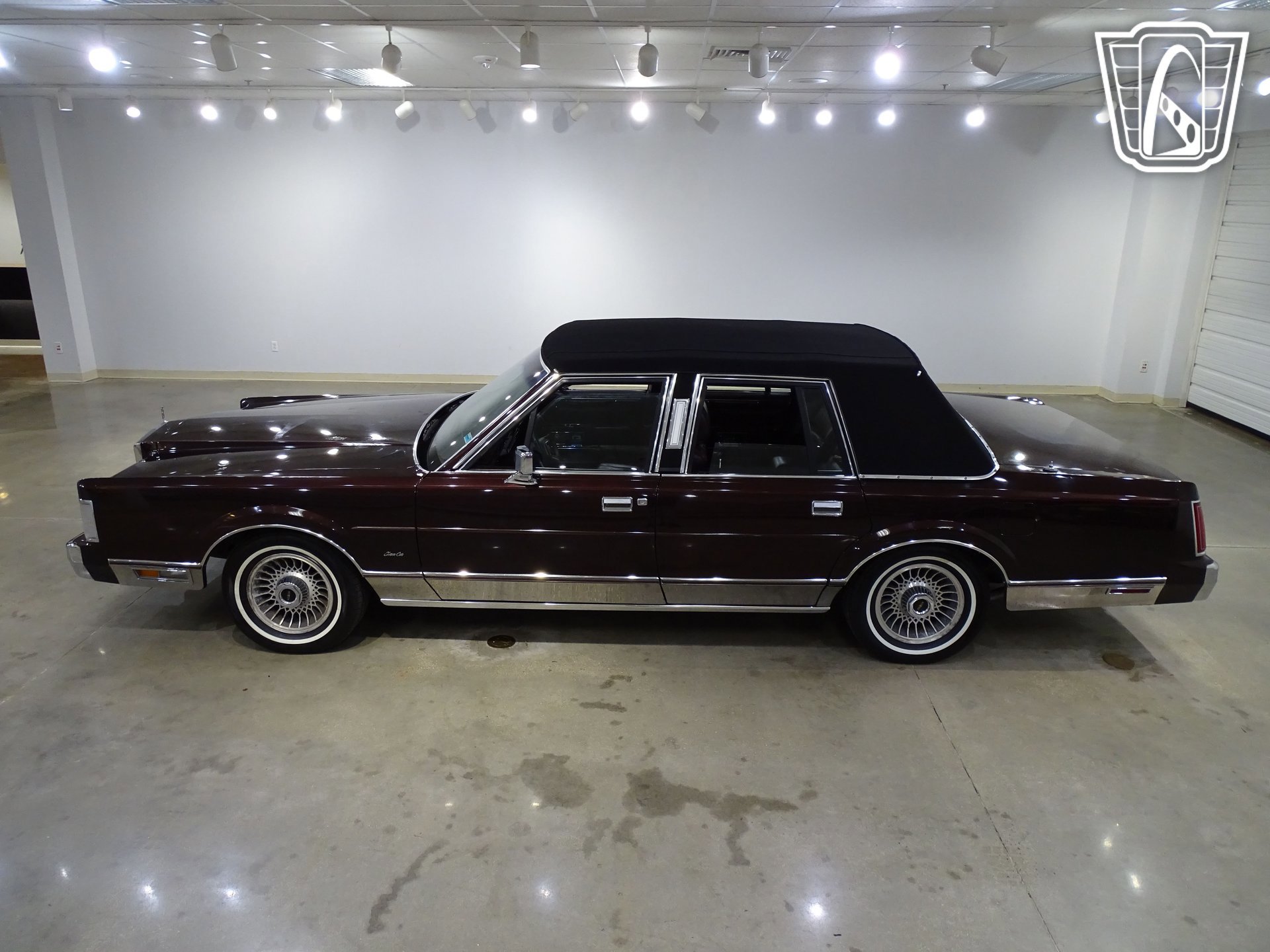 Used 1988 Lincoln Town Car RWD image 5