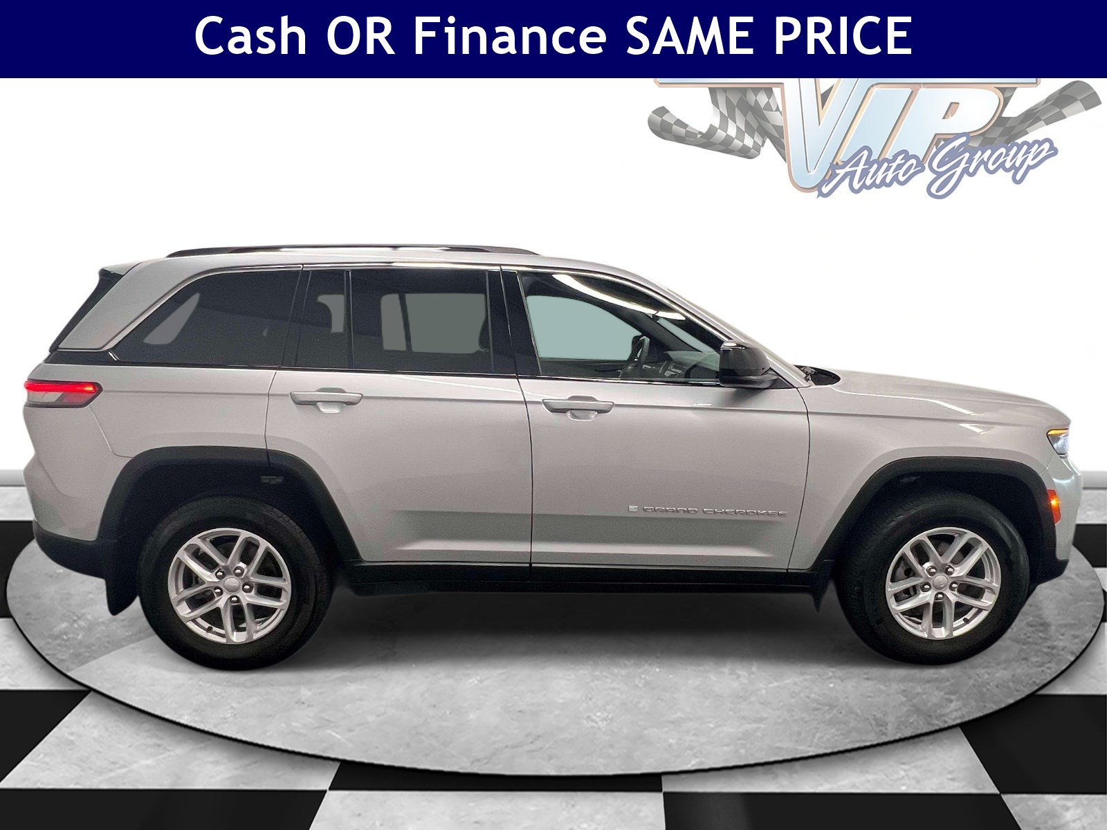 Certified 2025 Jeep Grand Cherokee Laredo X w/ Luxury Tech Group I AWD/4WD image 5