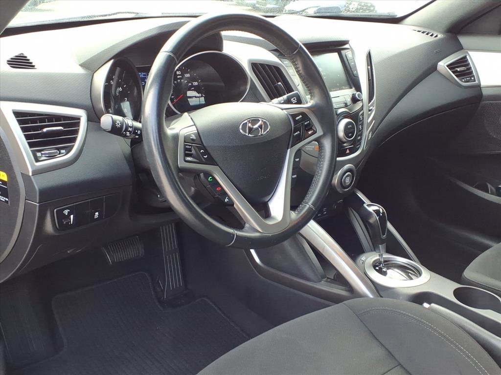 Used 2017 Hyundai Veloster Value Edition image 12