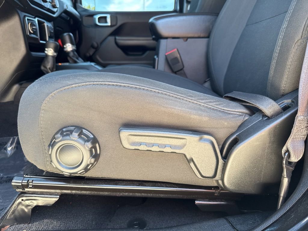 Used 2018 Jeep Wrangler Unlimited Sport AWD/4WD image 26