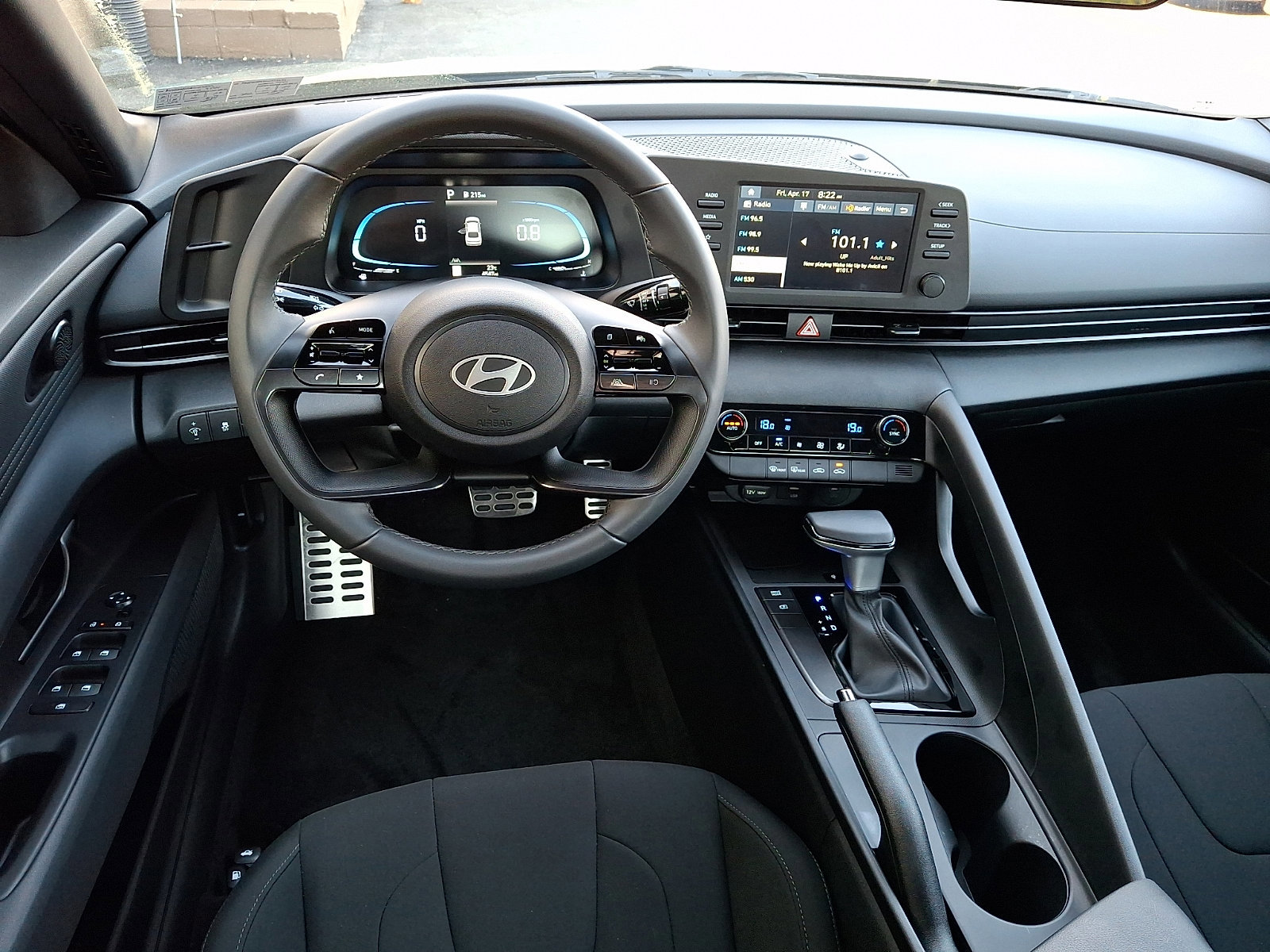 Certified 2025 Hyundai Elantra Sport FWD image 11