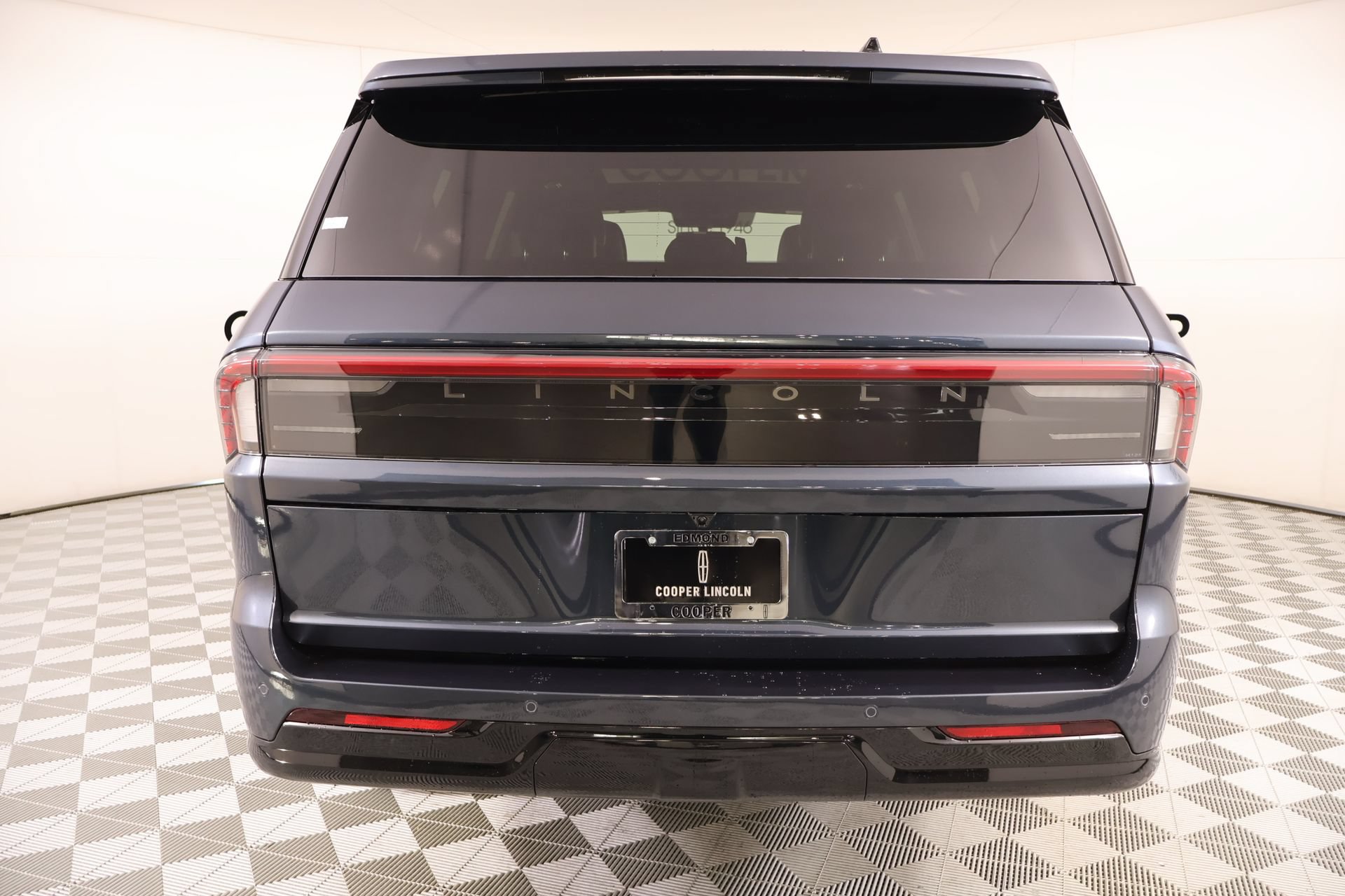New 2026 Lincoln Navigator L Reserve w/ Jet Appearance Package AWD/4WD image 24