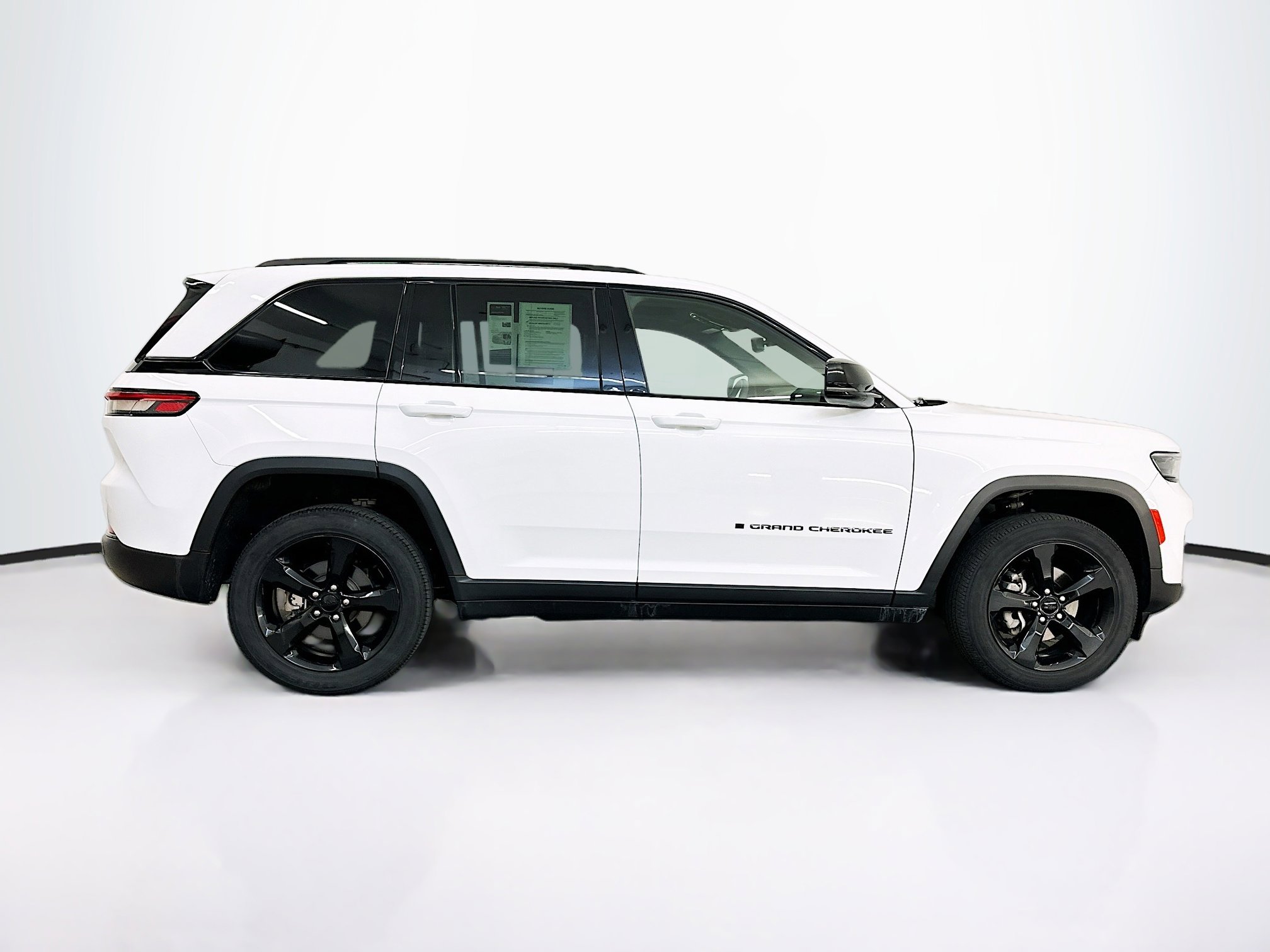 Used 2023 Jeep Grand Cherokee Altitude image 10