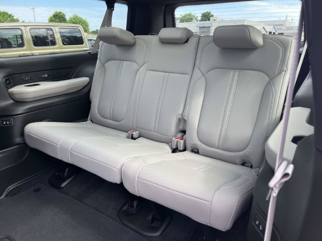 New 2026 Jeep Grand Wagoneer L Limited AWD/4WD image 19