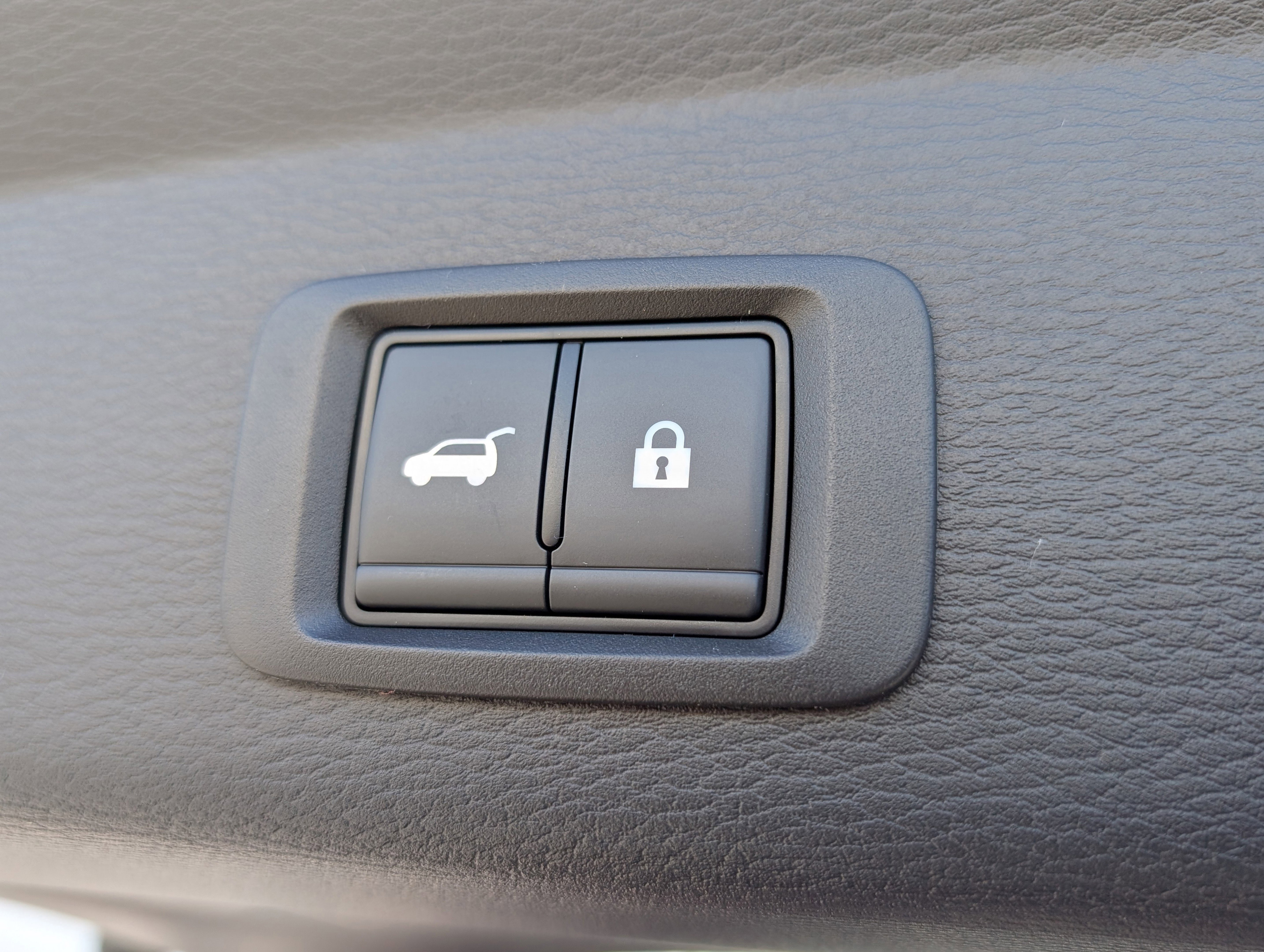 New 2025 Mitsubishi Outlander SE image 13