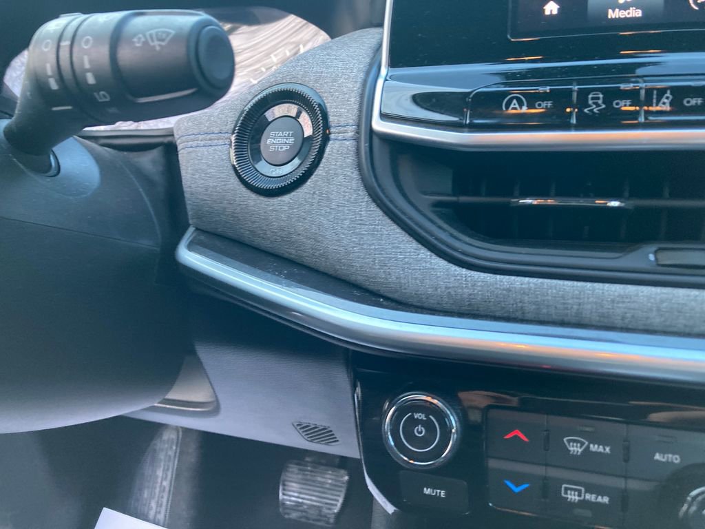 Used 2022 Jeep Compass Latitude w/ Convenience Group image 21